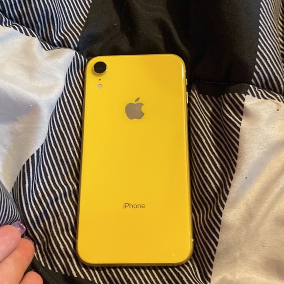 iphone xr yellow color - Picture 2 of 2